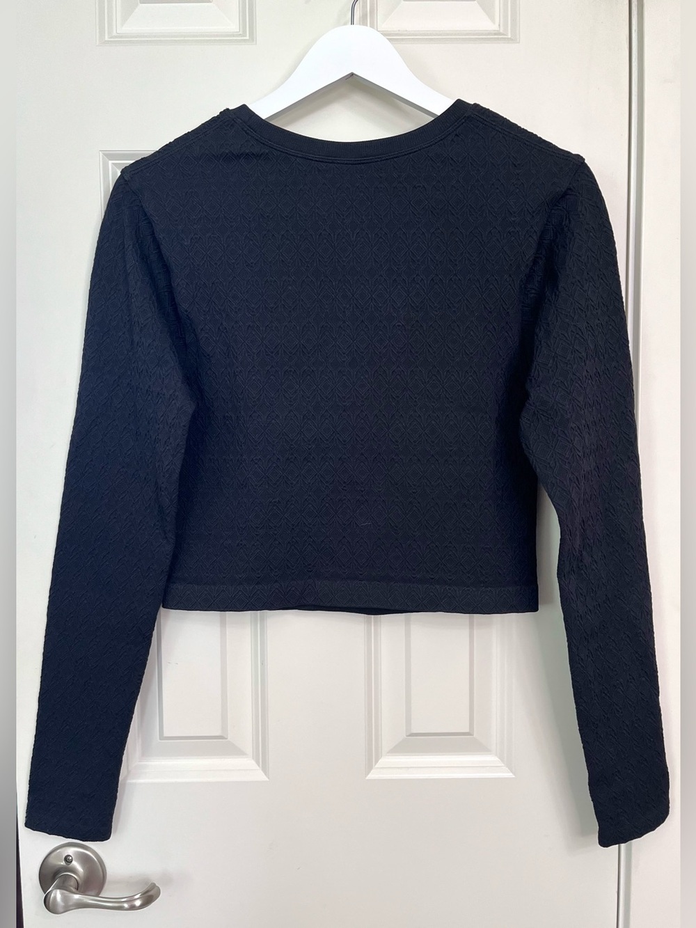 JoyLab Black Cropped Long-Sleeve Active Cutout Top NWOT - Picture 2 of 3